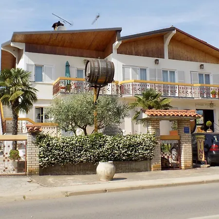 Leporiz Apartment
